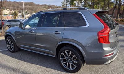 2019 Volvo XC90 Momentum