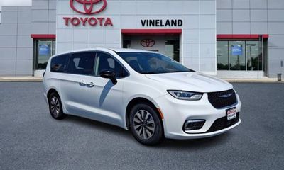 2024 Chrysler Pacifica Select
