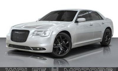 2019 Chrysler 300 Touring US CAN