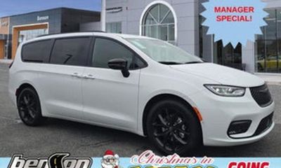 2027 Chrysler Pacifica Select