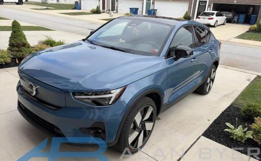 2023 Volvo C40 Ultimate Dark