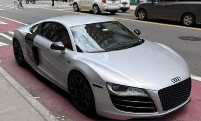 2012 Audi R8 52 Quattro Coupe