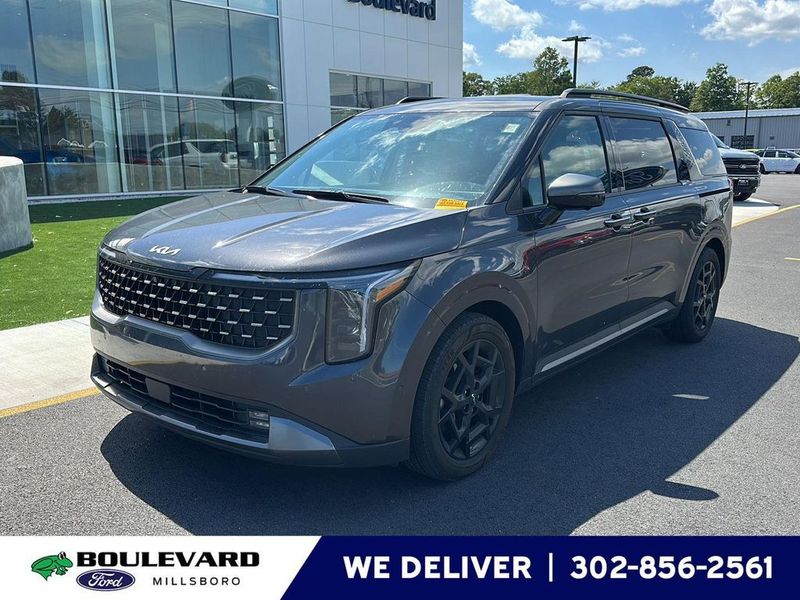 2025 Kia Carnival — a typically priced live listing