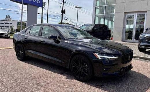 2024 Volvo S60 Plus Black Edition