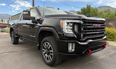 2023 GMC Sierra HD AT4