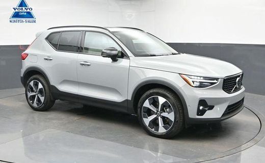 2026 Volvo XC40 Plus Dark
