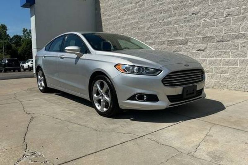 2016 Ford Fusion — a typically priced live listing