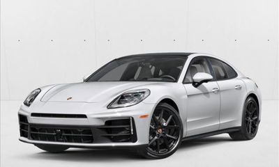 2026 Porsche Panamera 4