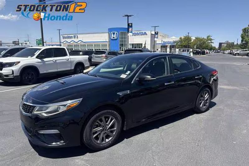2020 Kia Optima — a typically priced live listing