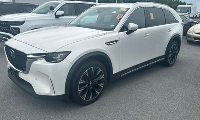 2024 Mazda CX-90 Premium Package