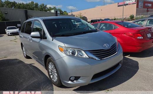 2013 Toyota Sienna XLE