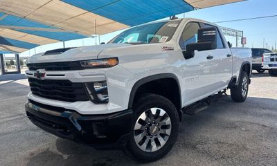2024 Chevrolet Silverado HD Custom