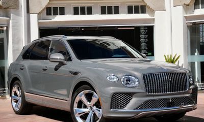 2025 Bentley Bentayga V8