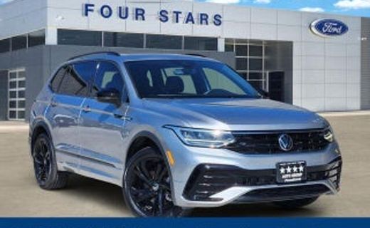 2023 Volkswagen Tiguan SE Black