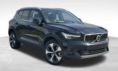 2025 Volvo XC40 Plus Bright