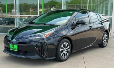 2022 Toyota Prius LE E