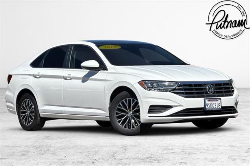 2019 Volkswagen Jetta — a typically priced live listing