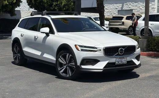 2026 Volvo V60CC Plus