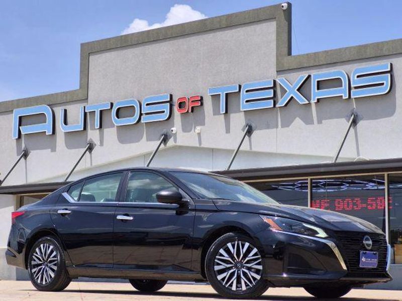 2025 Nissan Altima — a typically priced live listing