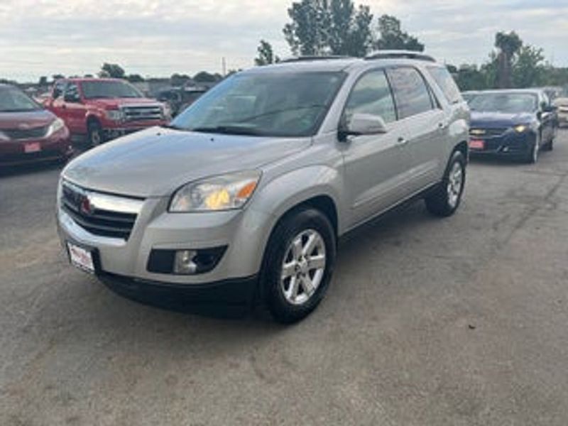 2008 Saturn Outlook — a typically priced live listing