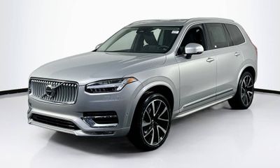 2023 Volvo XC90 Plus Bright