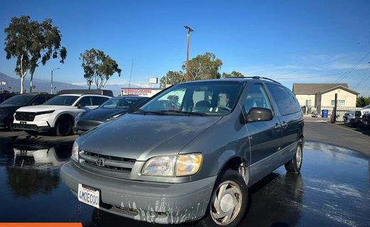 2000 Toyota Sienna