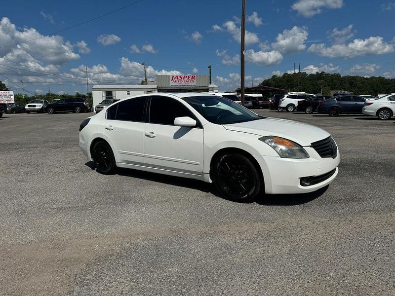2008 Nissan Altima — a typically priced live listing