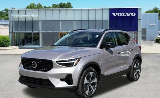 2026 Volvo XC40 Plus Dark