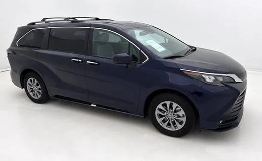 2025 Toyota Sienna XLE