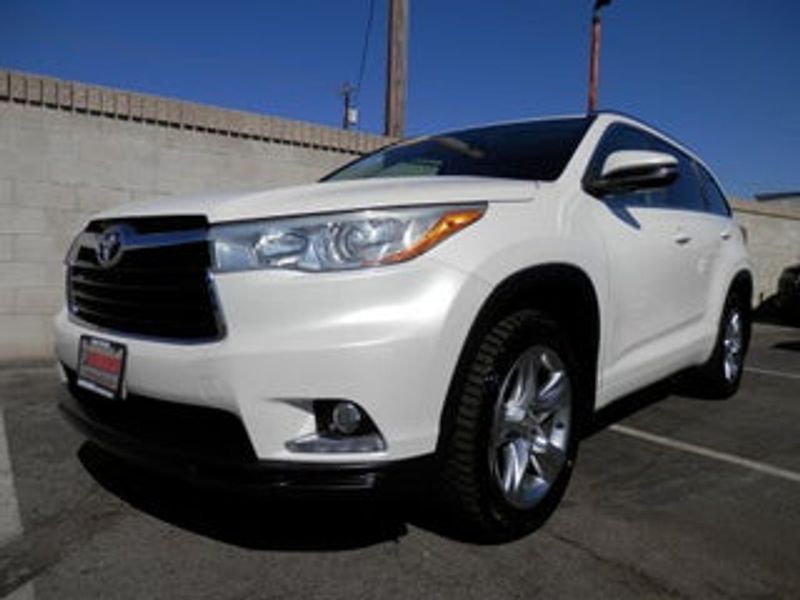 2015 Toyota Highlander — a typically priced live listing