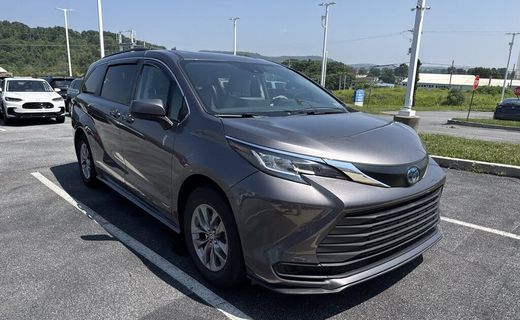 2021 Toyota Sienna LE