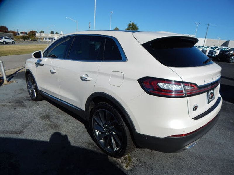 2019 Lincoln Nautilus — a typically priced live listing