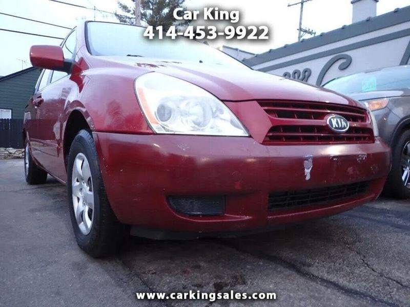 2008 Kia Sedona — a typically priced live listing