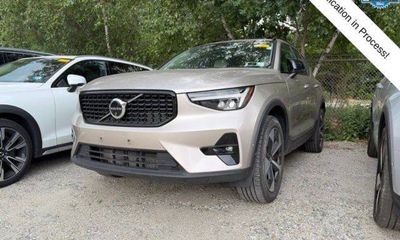 2024 Volvo XC40 Plus Dark