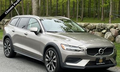 2020 Volvo V60CC Momentum