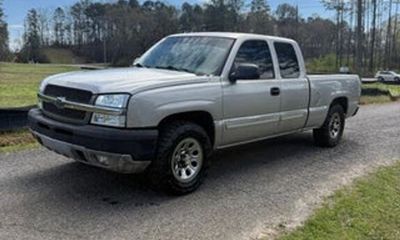 2004 Chevrolet Silverado Base