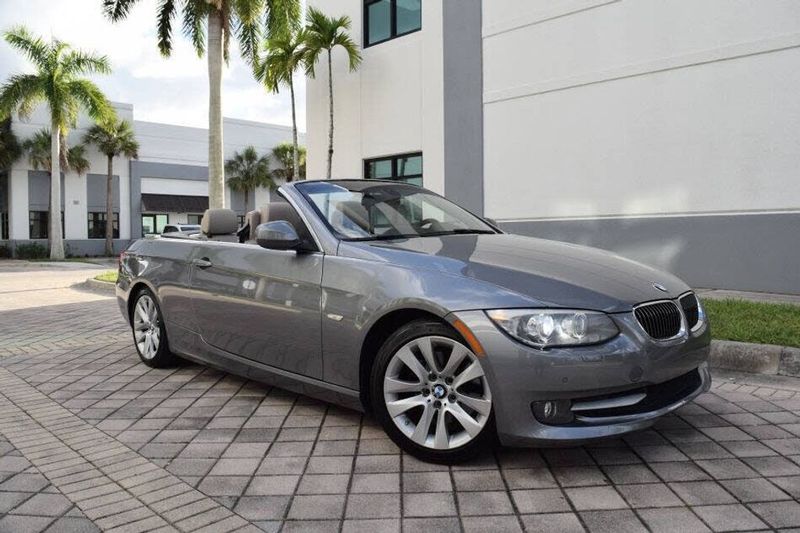 Representative 2013 BMW 328i photo