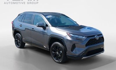 2024 Toyota RAV4 SE