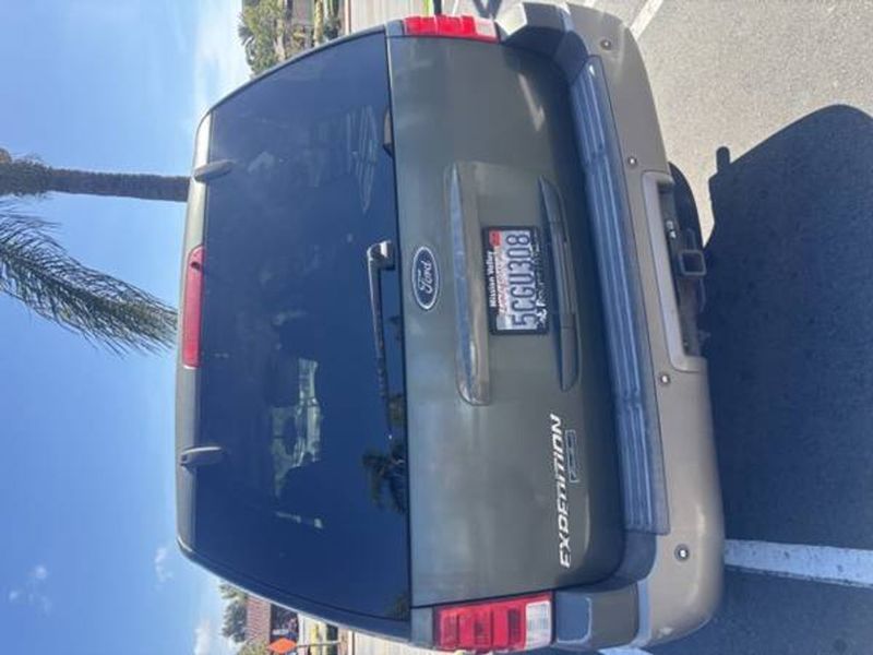 2003 Ford Expedition — a typically priced live listing