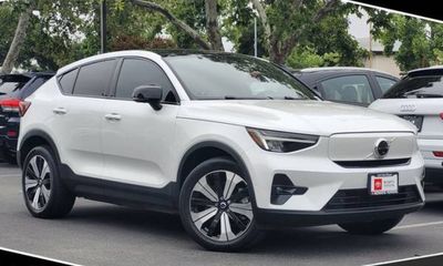 2023 Volvo C40 Plus Dark
