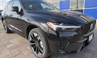 2026 Volvo XC60 Plus Dark