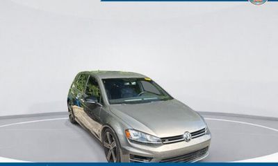 2016 Volkswagen Golf R Base W DCC