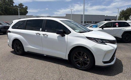 2026 Toyota Sienna XSE