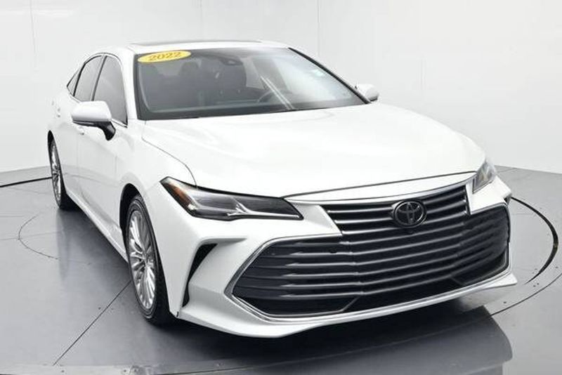2022 Toyota Avalon — a typically priced live listing