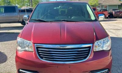 2011 Chrysler Town AND Country Touring L