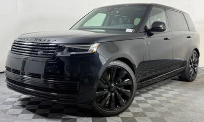 2026 Land Rover Range SV Black