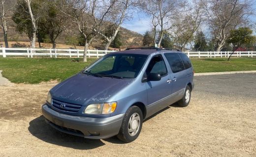 2003 Toyota Sienna LE