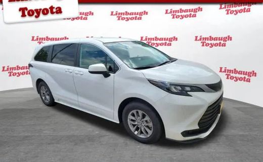 2025 Toyota Sienna LE