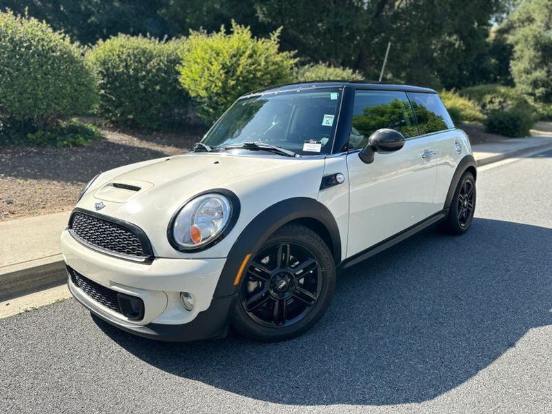 2013 Mini Hardtop — a typically priced live listing