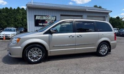 2015 Chrysler Town AND Country Touring L